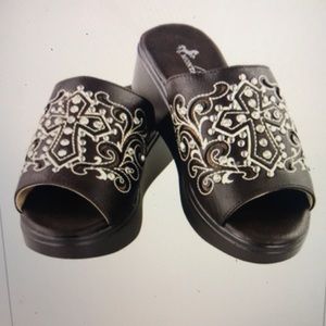 Montana West- coffee Studded cross designs platform wedge slide NWT boxed 6 & 7